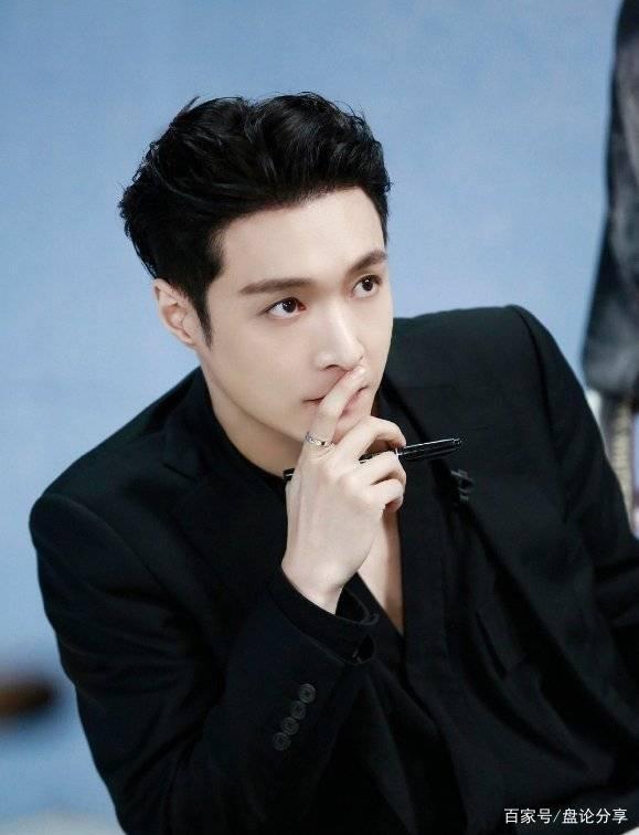 張藝興少年之名最新,如何學習與模仿其舞蹈和音樂創作技能?